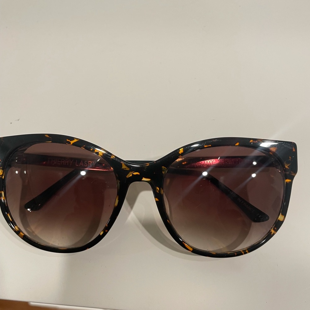 Brown sunglasses Thierry Lasry brand